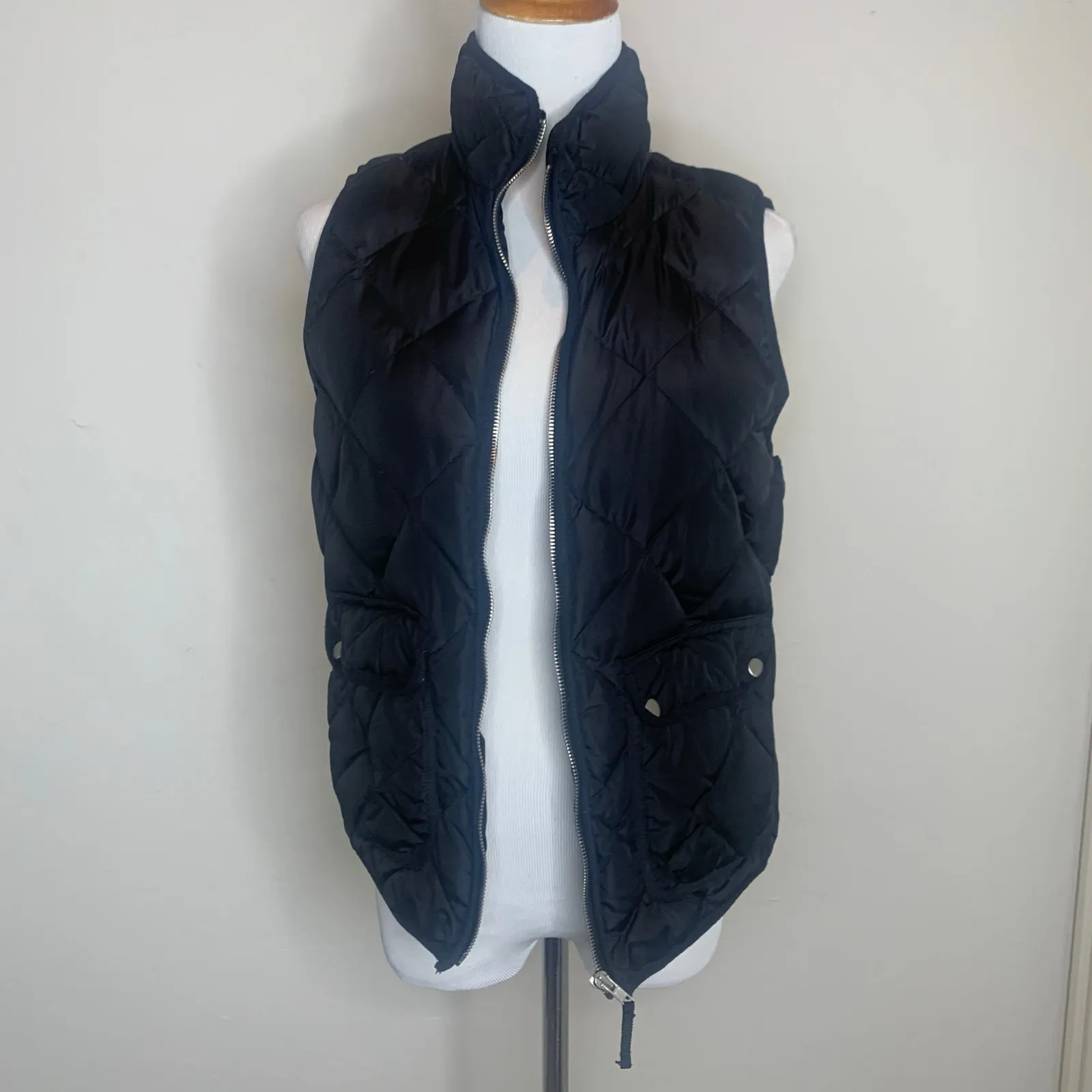 Woolrich Black Quilted Down Puffer Vest Zip Front Sz Small - Image 2