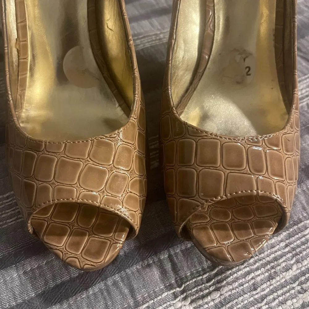 Women's Nine West Tan Croc High Heels Size 8.5M EUC #3116 - Image 3