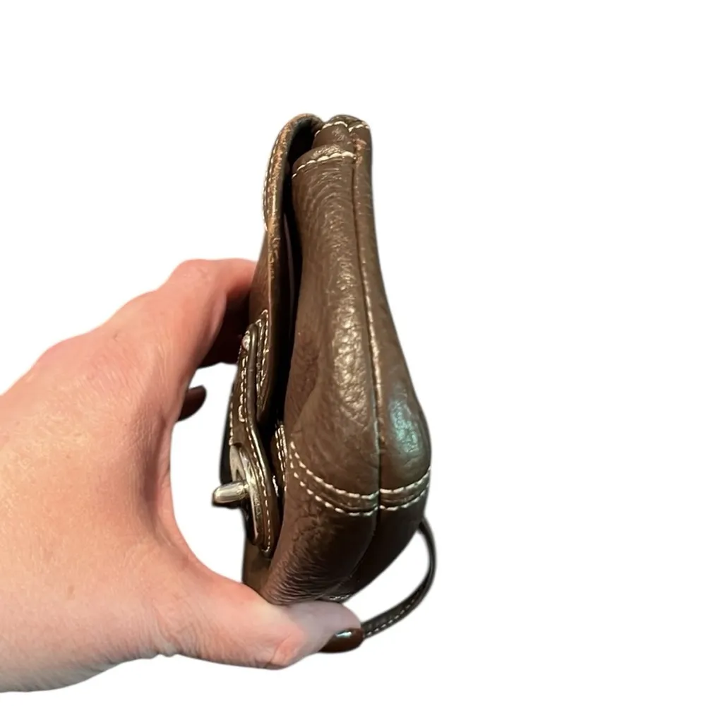 Coach Twistlock Brown Leather Wristlet with pink interior - Image 14