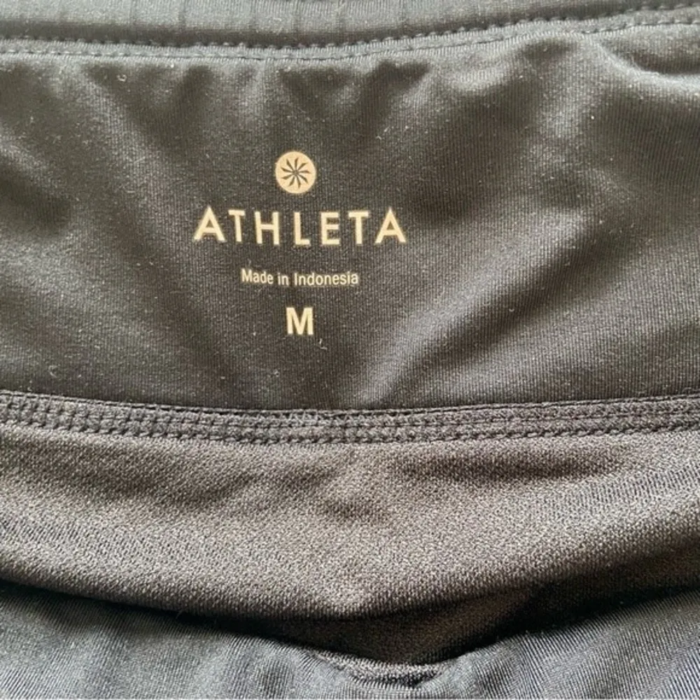 Athleta Ready Set Go Reflective Shorts Sz Medium - Image 7