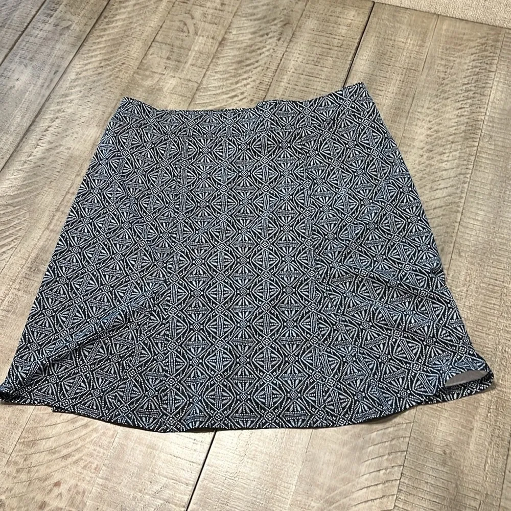 Ripskirt Hawaii True Wrap Skirt Size M Black White Geometric/Tribal print Size M - Image 8