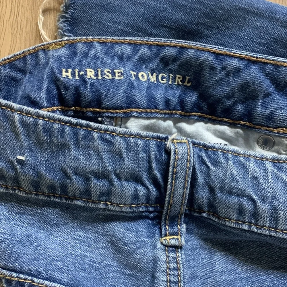 American Eagle High Rise Tomgirl Distressed Jeans! Size 4LONG - Image 8