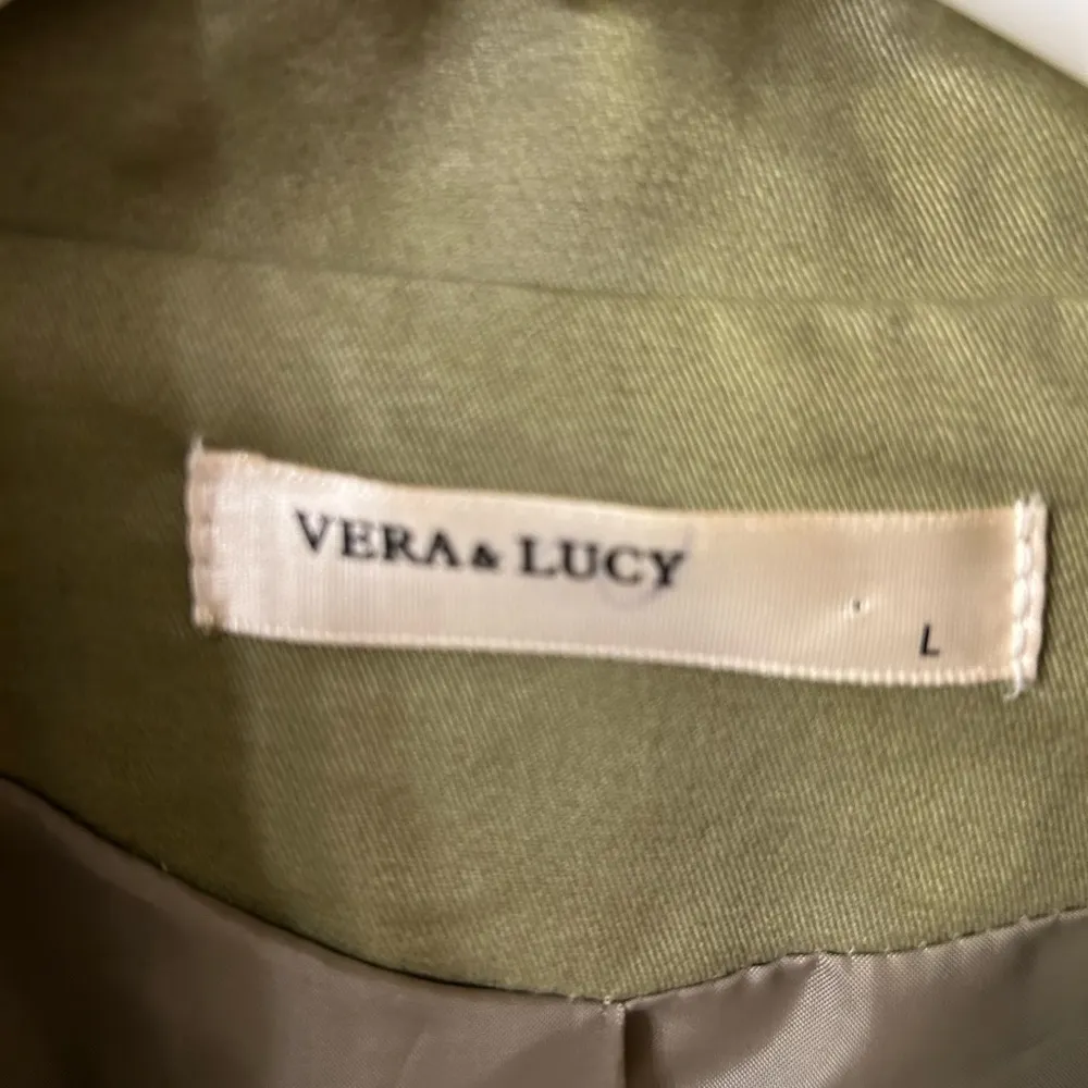 Vera & Lucy khaki Green blazer with gold sequins on the sleeve sz L - Image 3