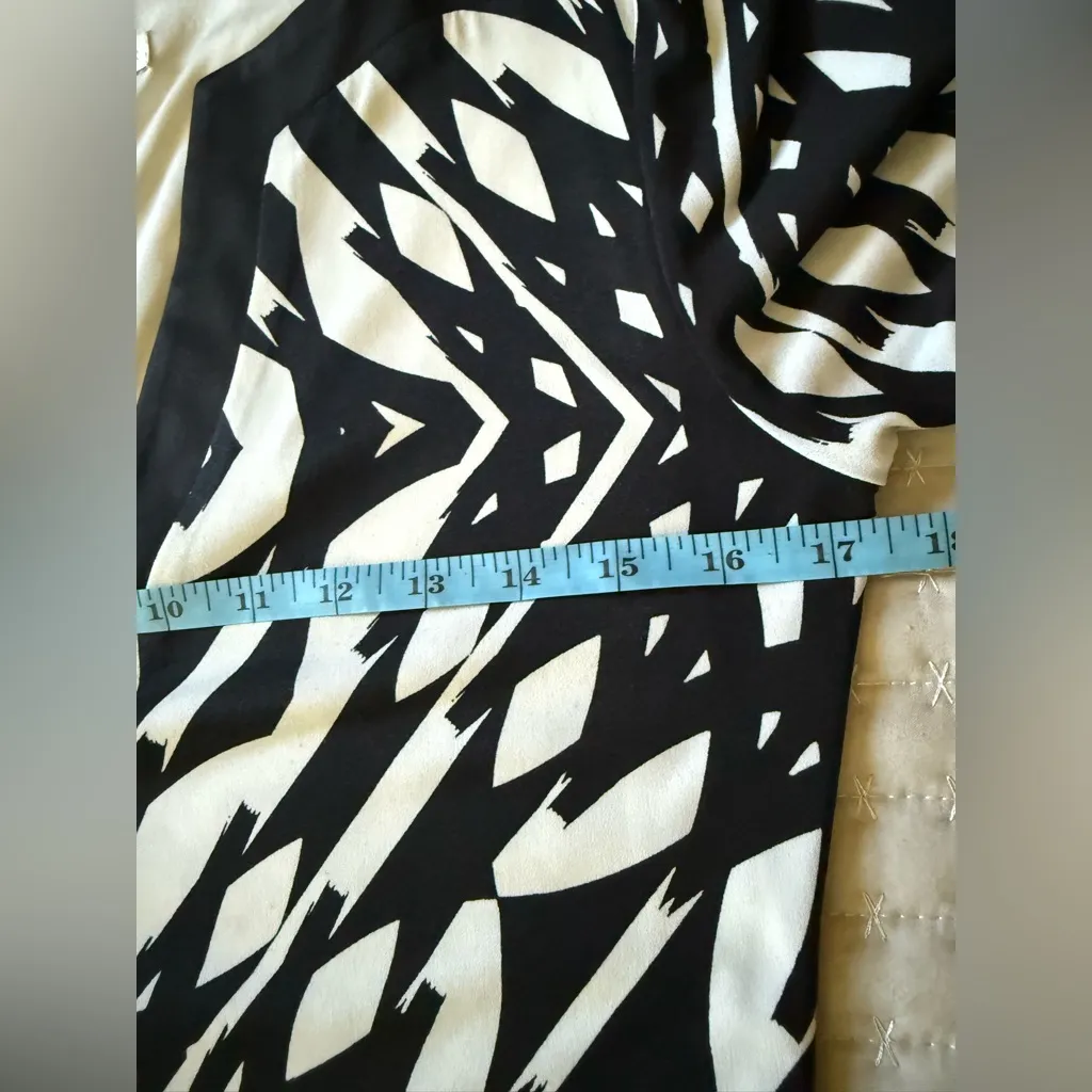 Boston Proper Black & White Print 3/4 Sleeve Body Con Dress‎ 8 - Image 7