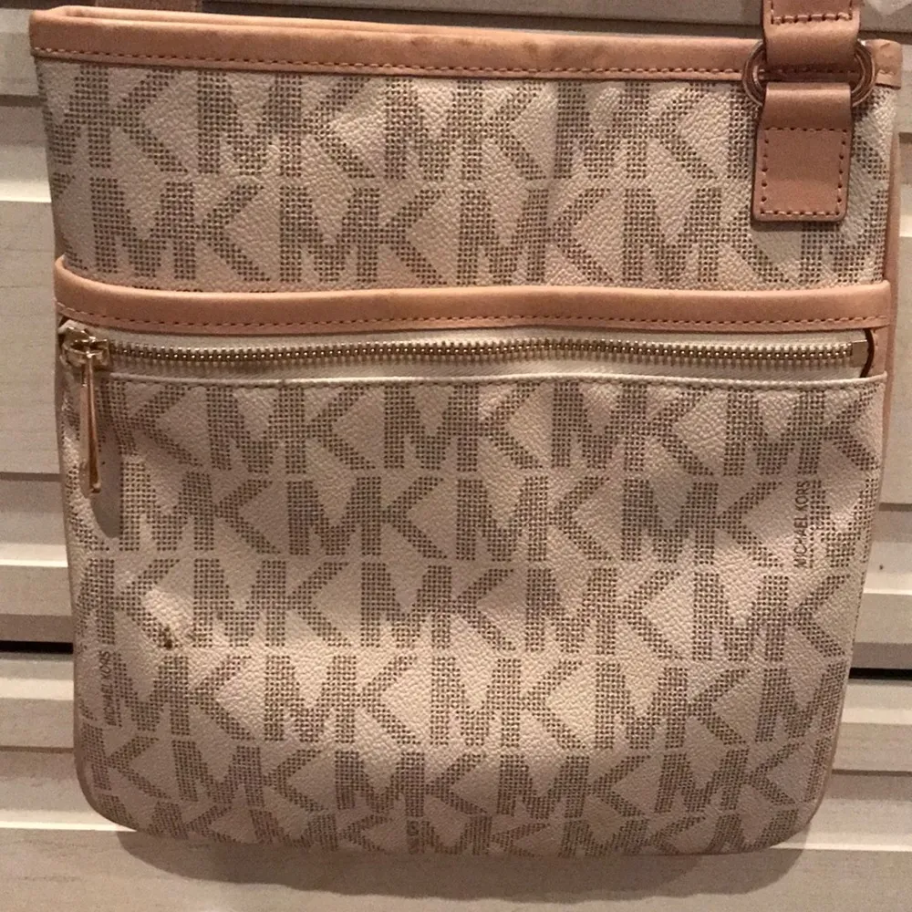 Michael Kors Cross Body - Image 2