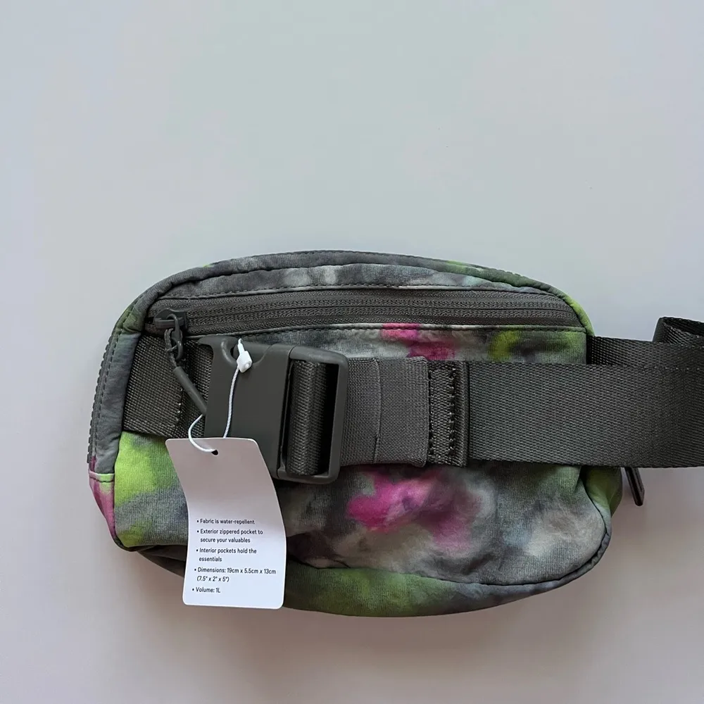lululemon athletica Everywhere Belt Bag Hyper Dye Multi/Rover -OS - Image 4