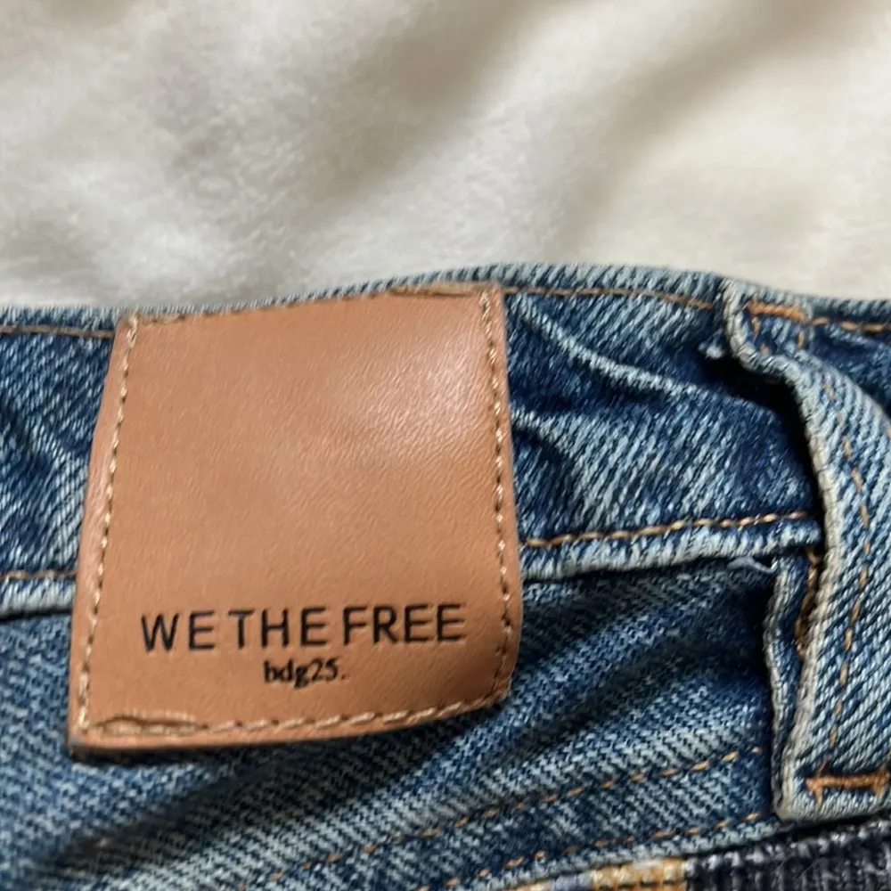 Free People Rocky Mountain straight Jean medium wash with patches size 28 NWT - Image 12