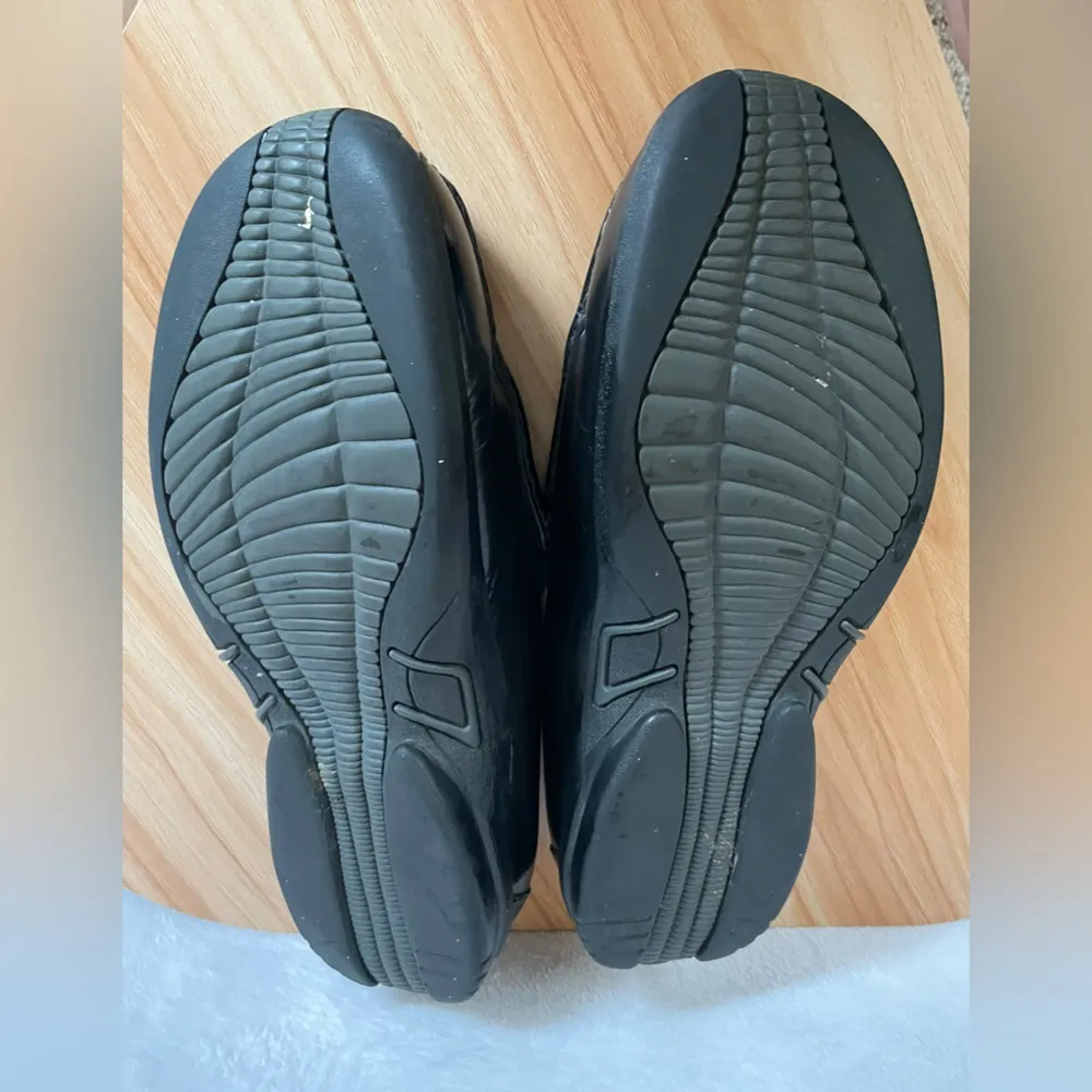 UGG Classic Clog Slip On Black Leather Size 8 - Image 13