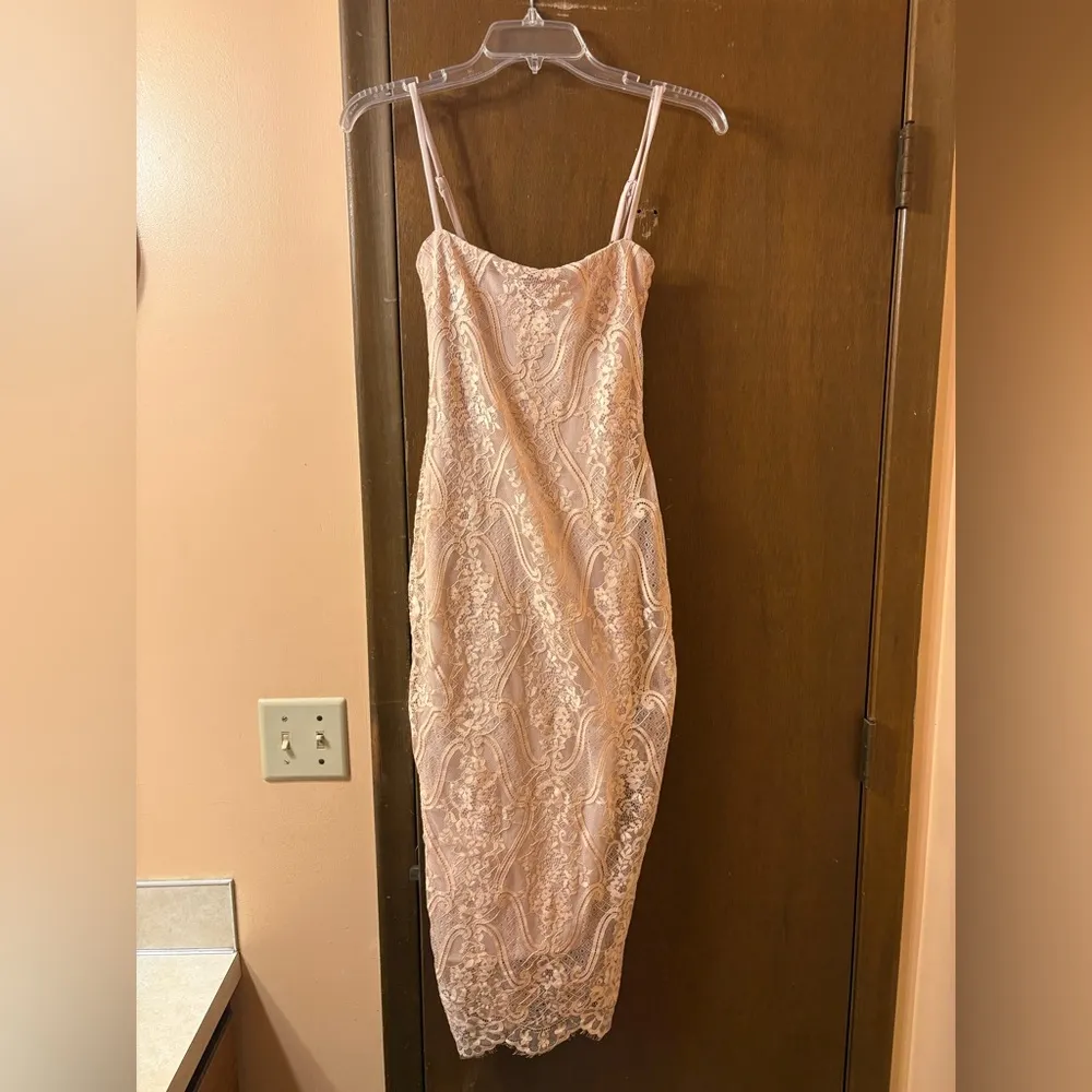 NWT  Linda Lace Midi Dress in Nude - Image 4