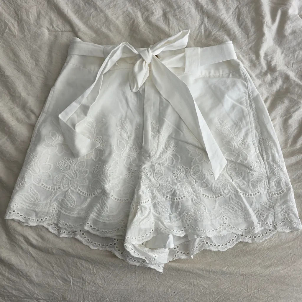 SMYM NWT Derby Amalfi Eyelet Super High Waisted Shorts M - Image 3