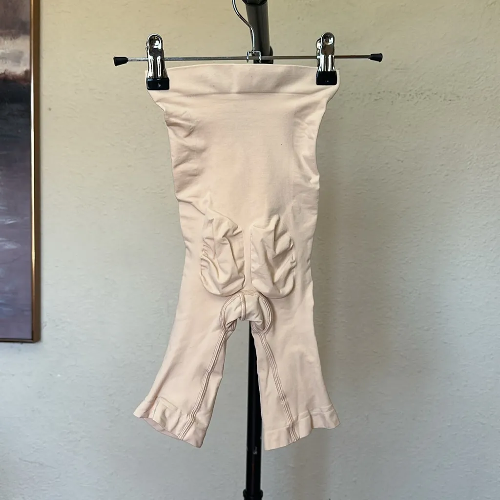 Skims seamless Sculpt High Waisted Above the Knee Short Sand Size S NWOB - Image 3