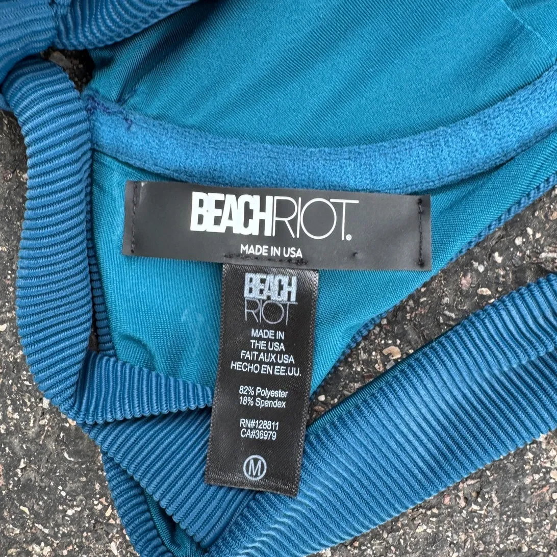 BEACH RIOT Blair Underwire Bikini Top Size Medium - Image 4