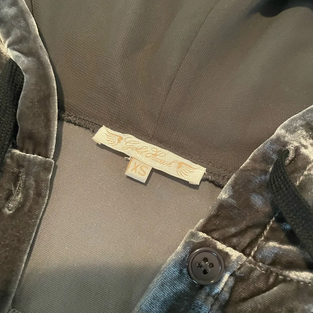 Velvet Button - Image 6