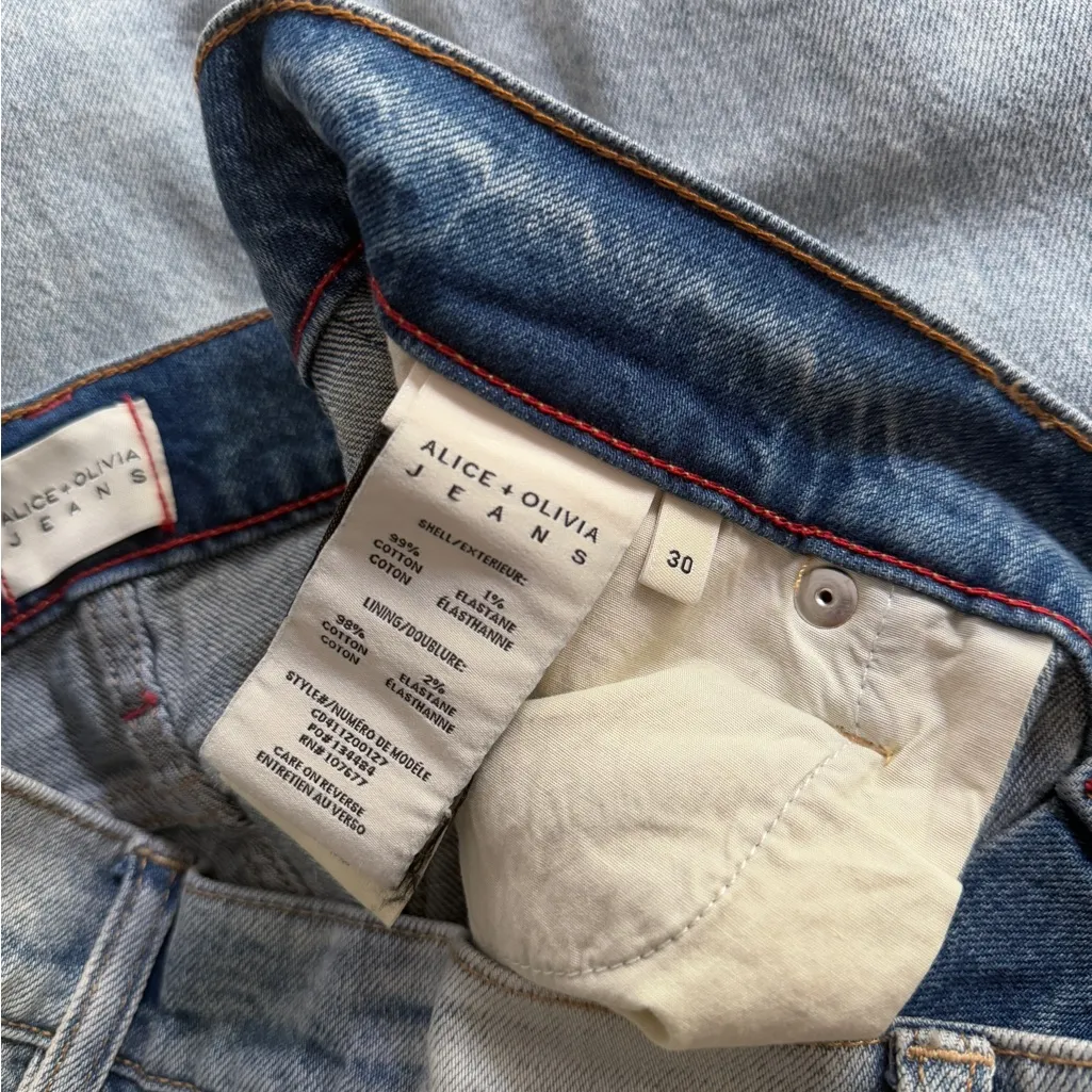 NWT Alice + Olivia Driggs Balloon Leg Barrel Jeans Sierra Light Blue Raw Hem - Image 6