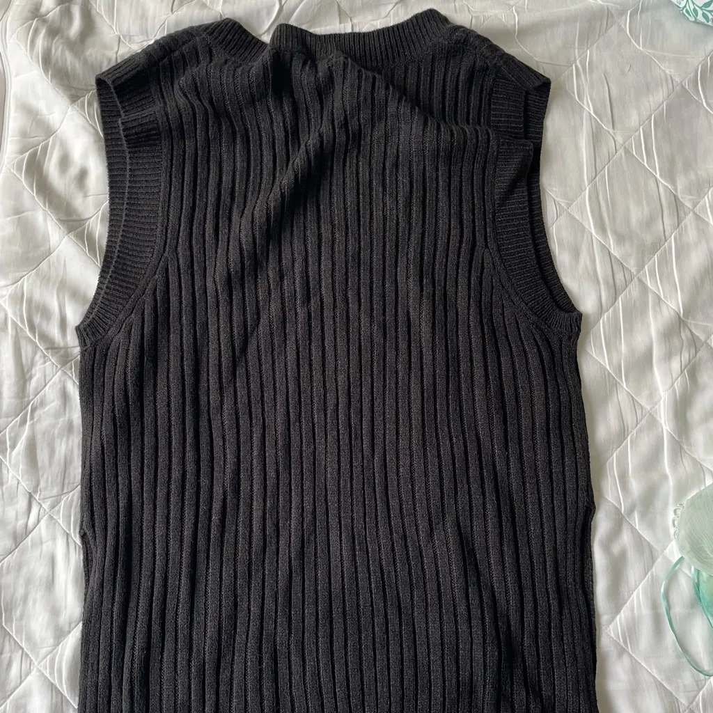 EUC H&M Black V-Neck Sweater Vest - Image 5