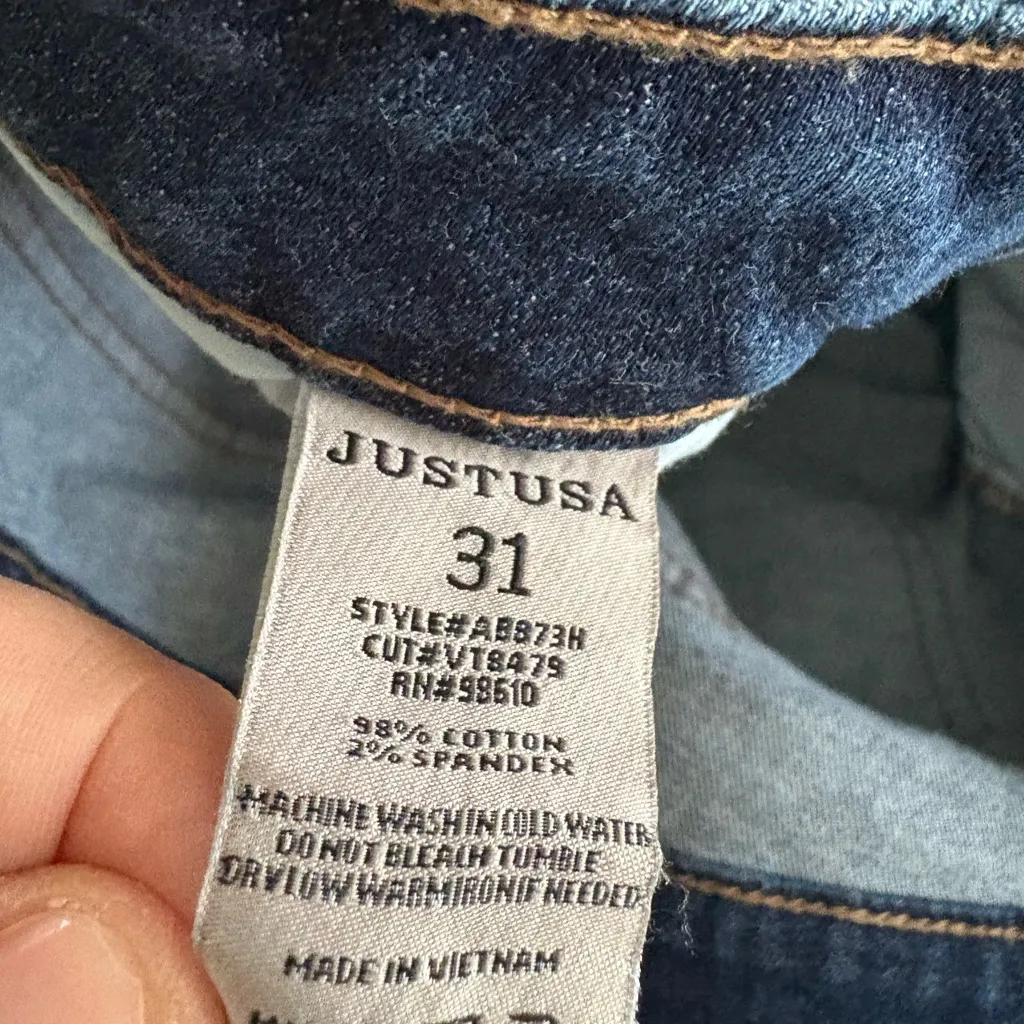 Just USA Women's Denim Shorts Bermuda Size 31 Classic Contemporary Staple - Image 4