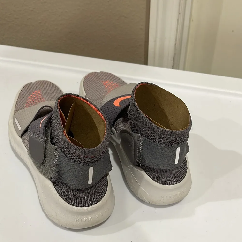 Nike Free RN Motion Flyknit 2018 Grey Crimson Pulse Fabric Upper Pull On - Image 3