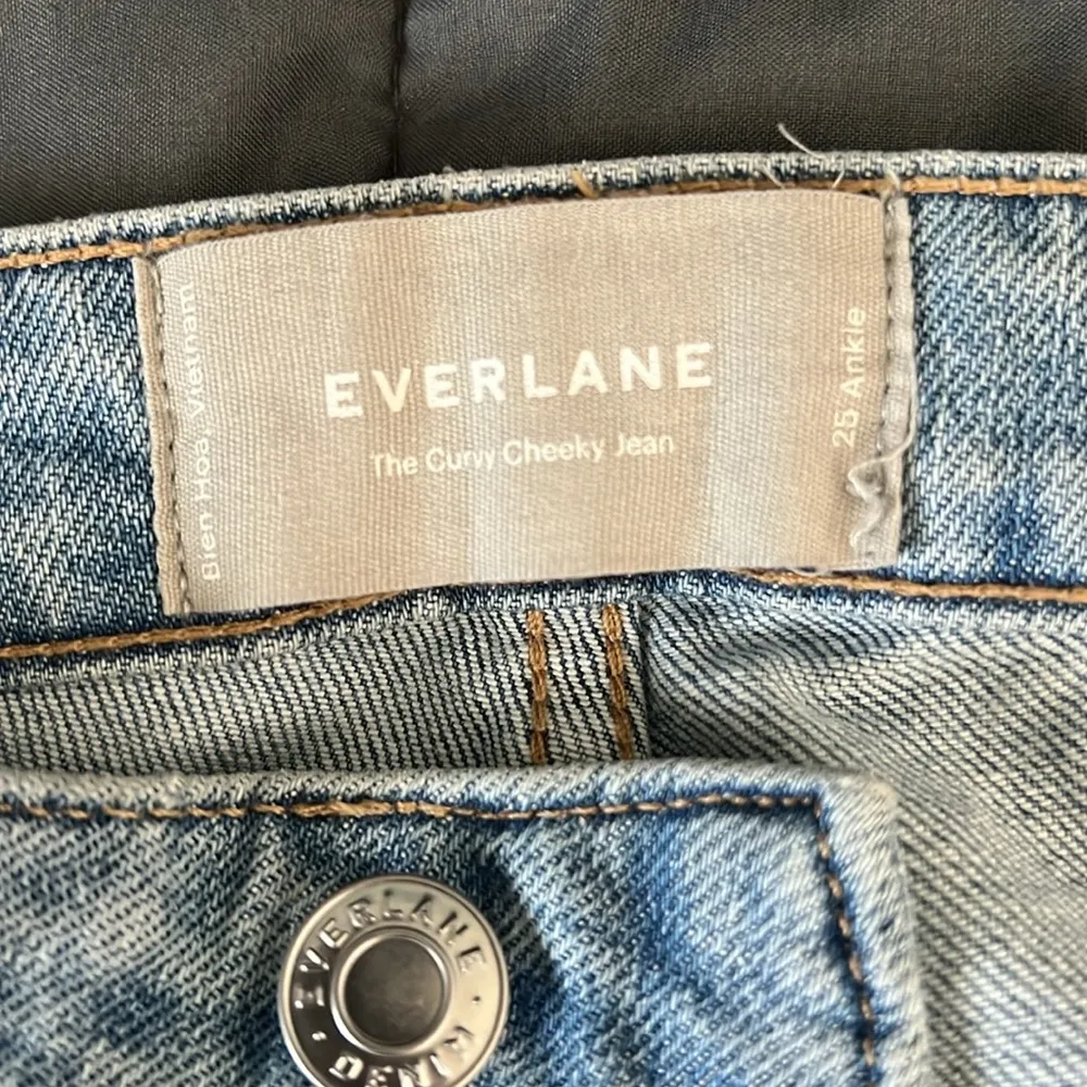 Everlane Light Wash Curvy Cheeky Jean Size 25 Ankle - Image 4