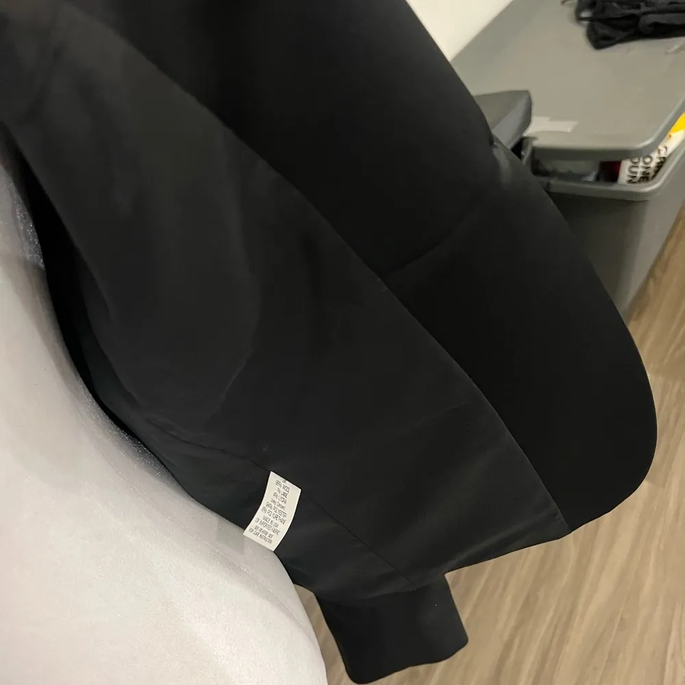 Theory Black Tailored Blazer with Notched Lapels - Image 10