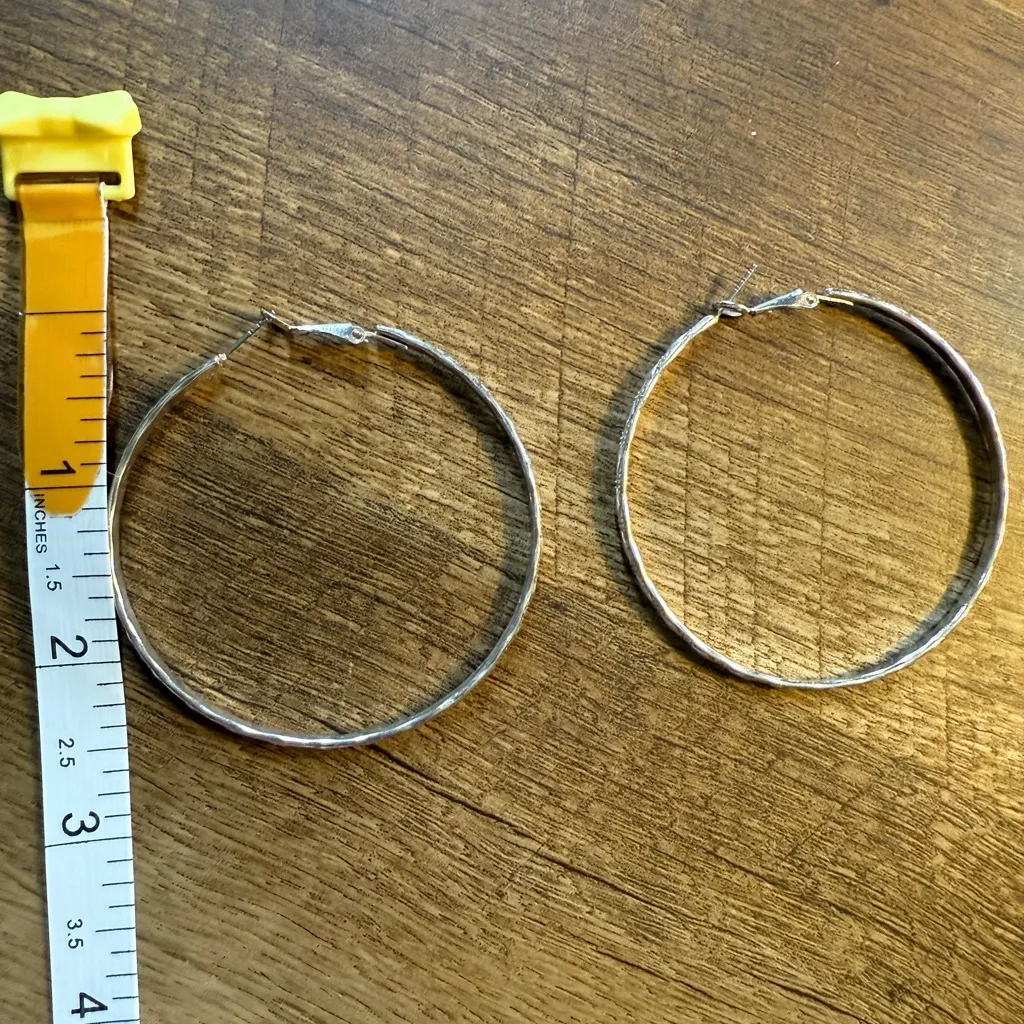 Vintage Minimalist Classic Light Silver Tone Large Hoop Earrings Leverback - Image 4