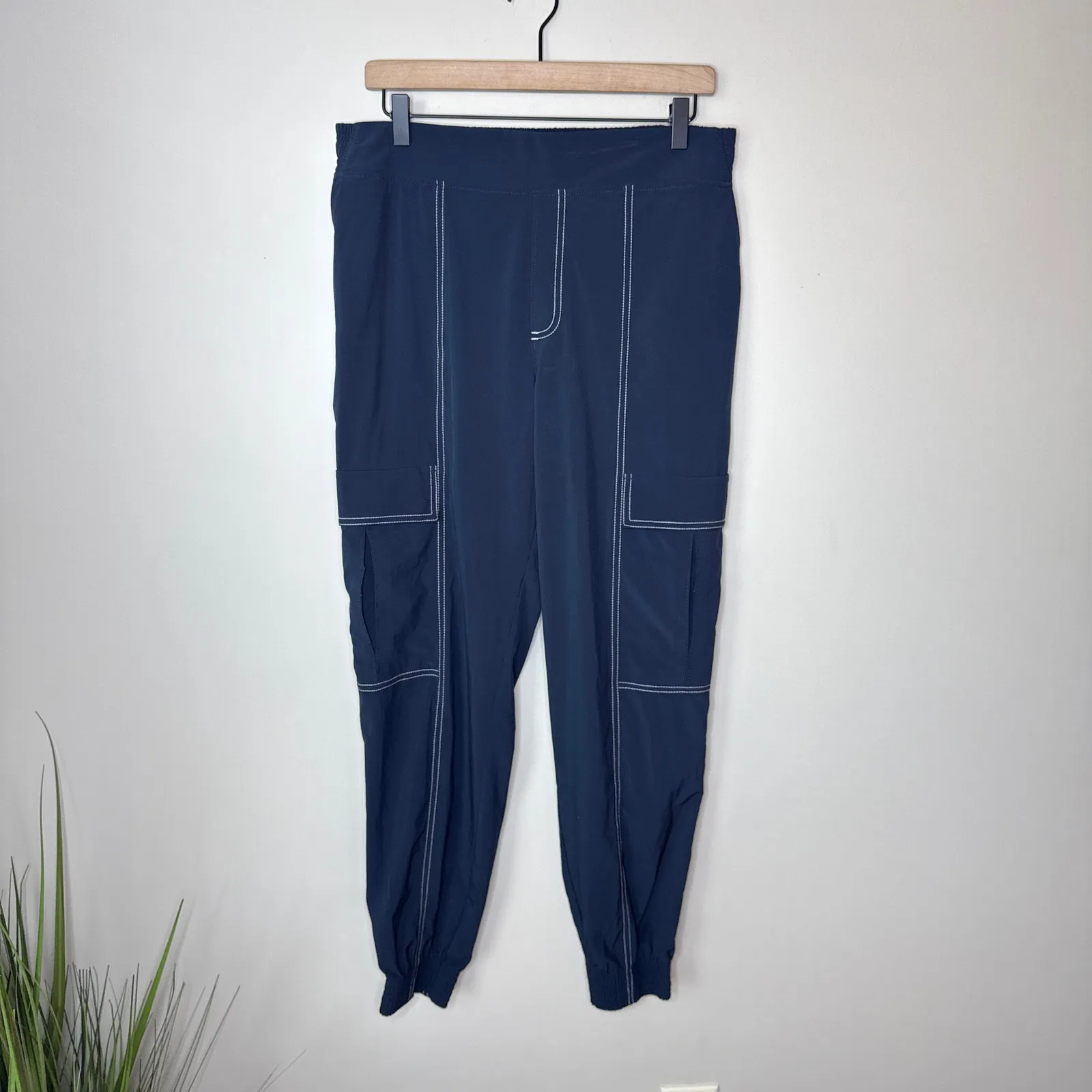 Athleta Chelsea‎ Utility Cargo Jogger Navy Size 10 Contrast Seams Zip Pockets - Image 4