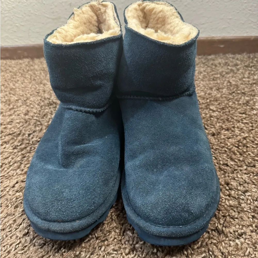 Bearpaw  boots size 6 
Used boots - Image 3