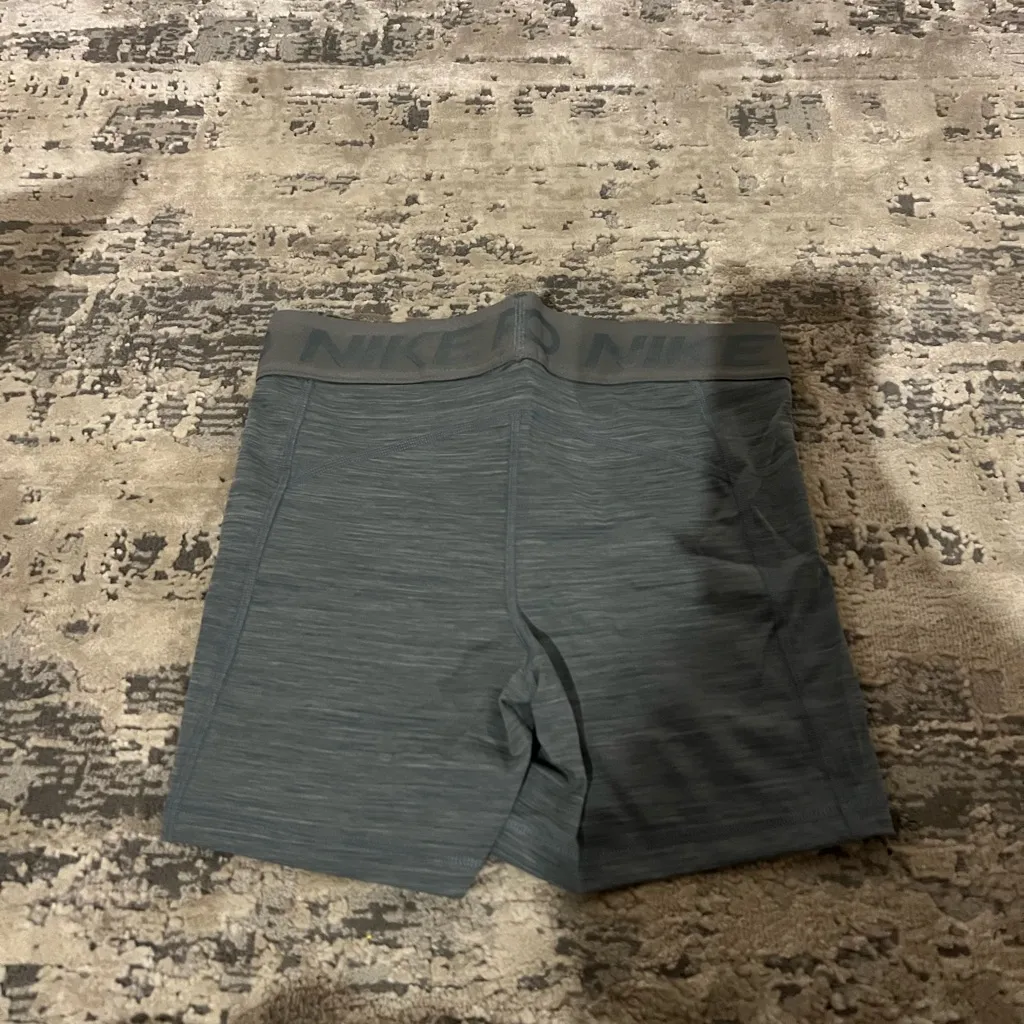 NWT Nike Heather Gray Pro 365 5" Shorts Size Medium - Image 6