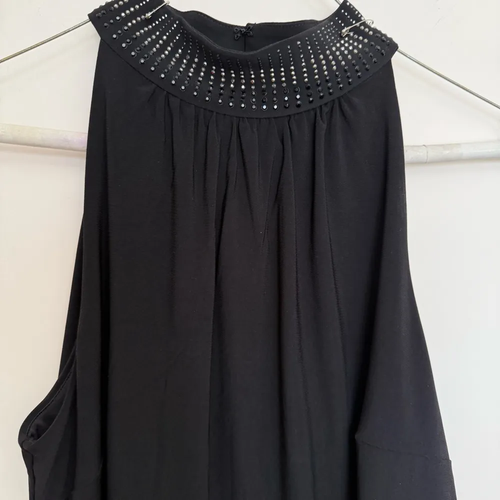 Chic Black  Dress with Halter Neckline - Image 3