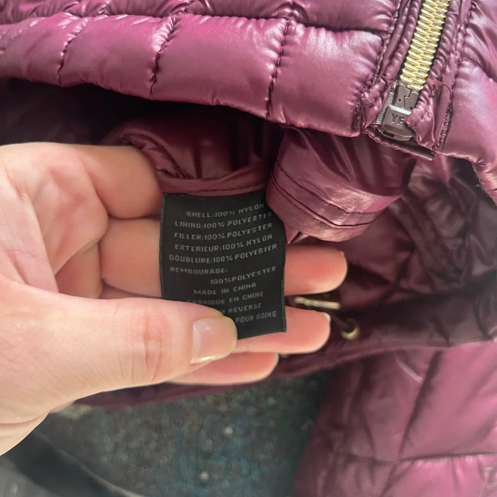 Steve Madden Quilted Puffer Jacket Women’s S Burgundy Hooded Zip Coat Gold Trim - Image 14