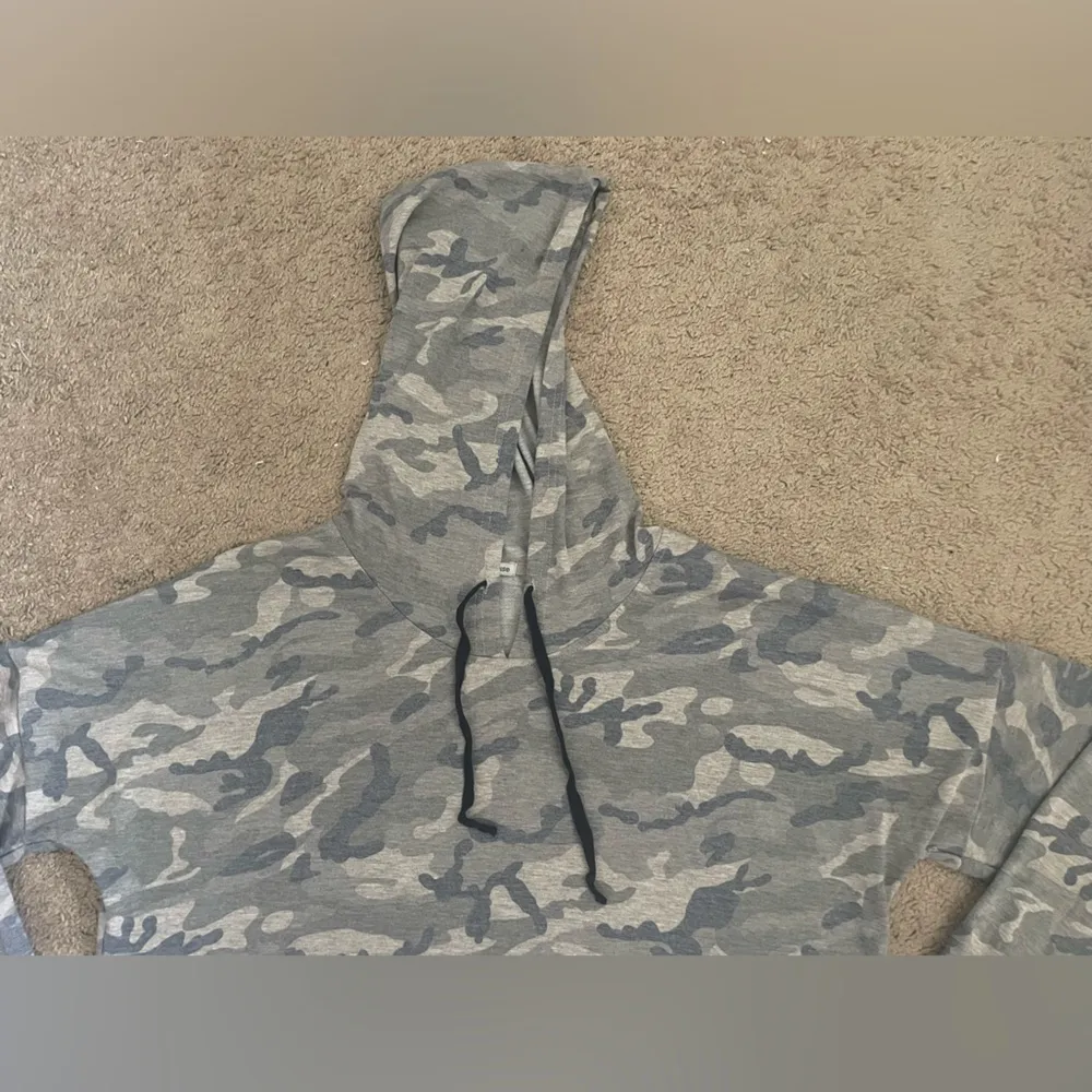 Charolette Russe Cropped Camo Hoodie, Size XL - Image 2