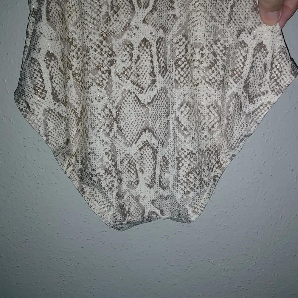 Carmen Marc Valvo 10 Snake Zip Sides One Piece Swim Suit in White - Image 8