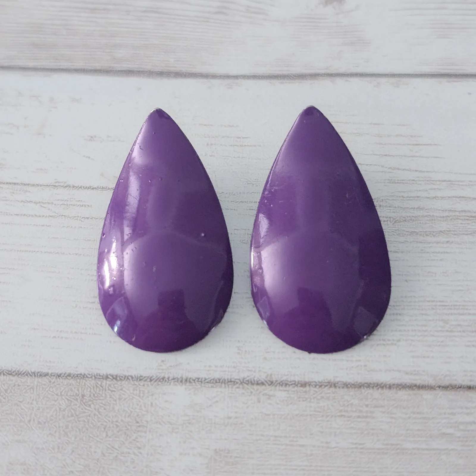 Vintage Clip On Earrings Very Large Purple Retro Teardrop Shape - Image 8