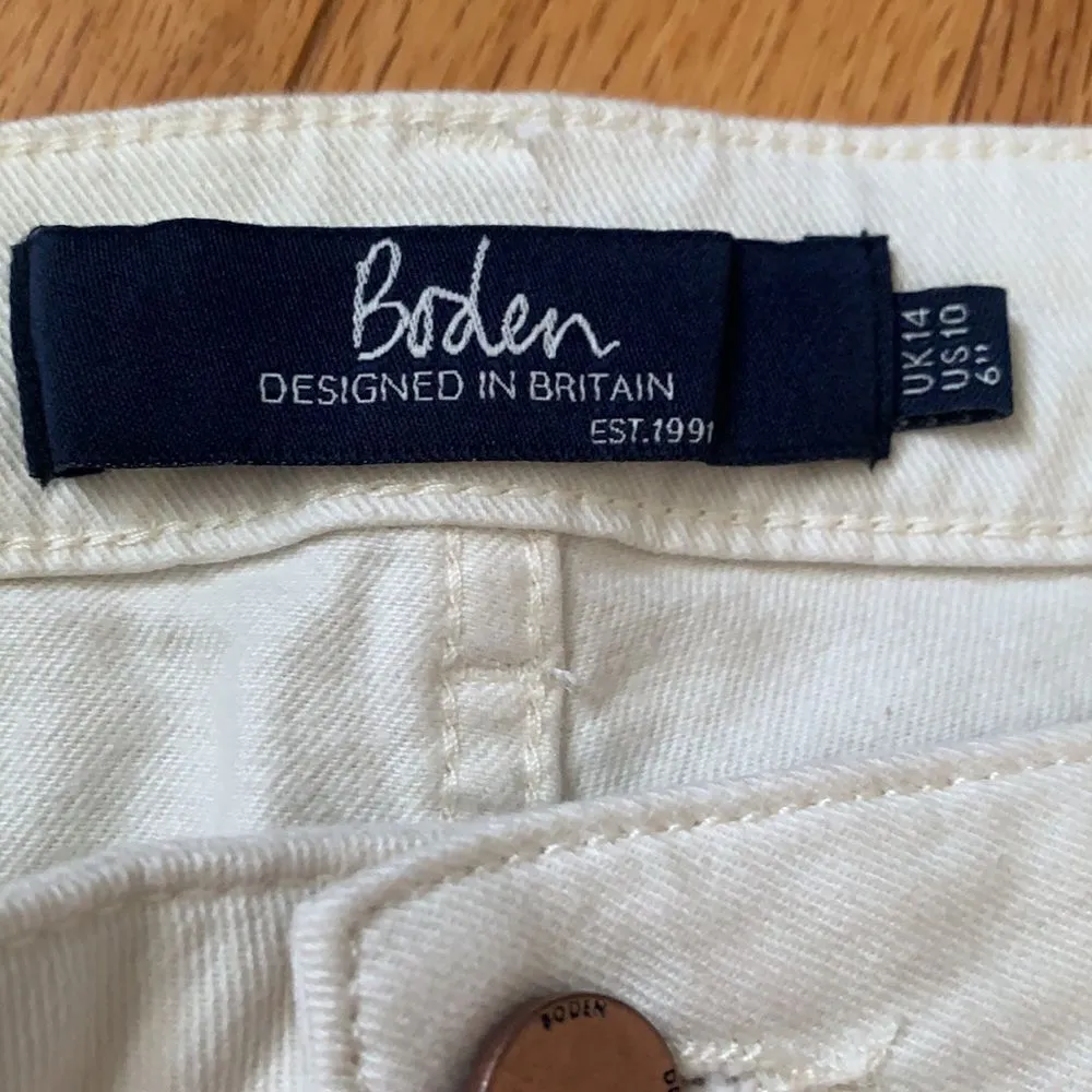 Boden The Salcombe shorts in Ecru 10 6” White - Image 4