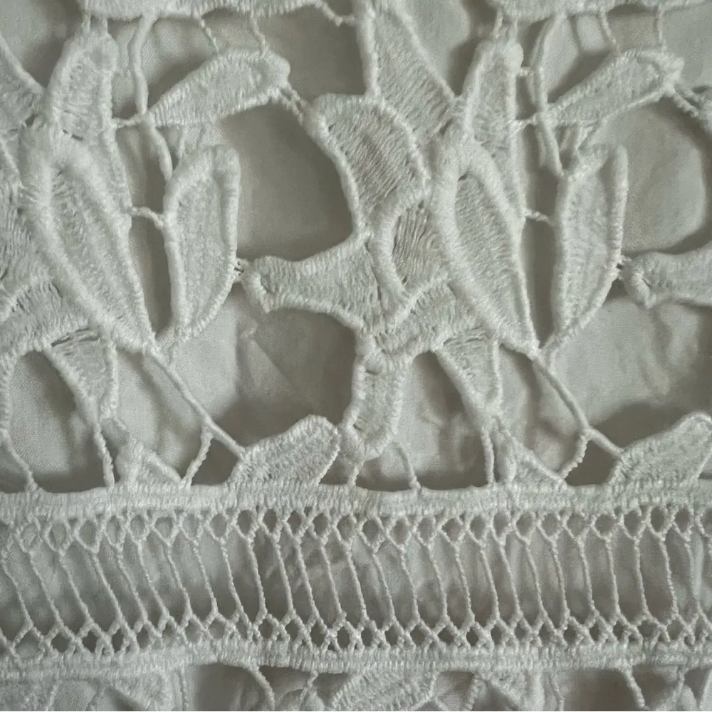 The Label White Battenberg Lace Off The Shoulder Dress. Size Small - Image 9