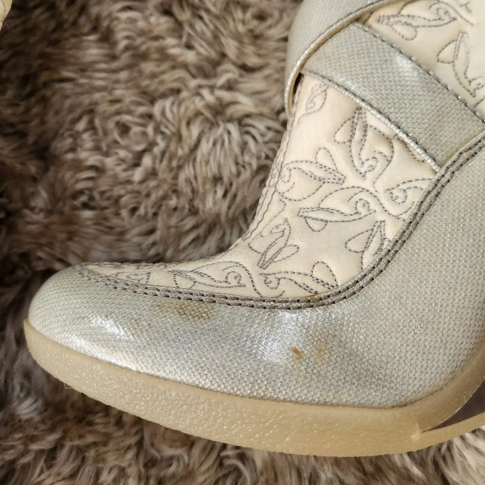 Baby Phat Y2K Vintage Aspen Boots In White And Gray Wedge Heels Womens Size 7 - Image 3