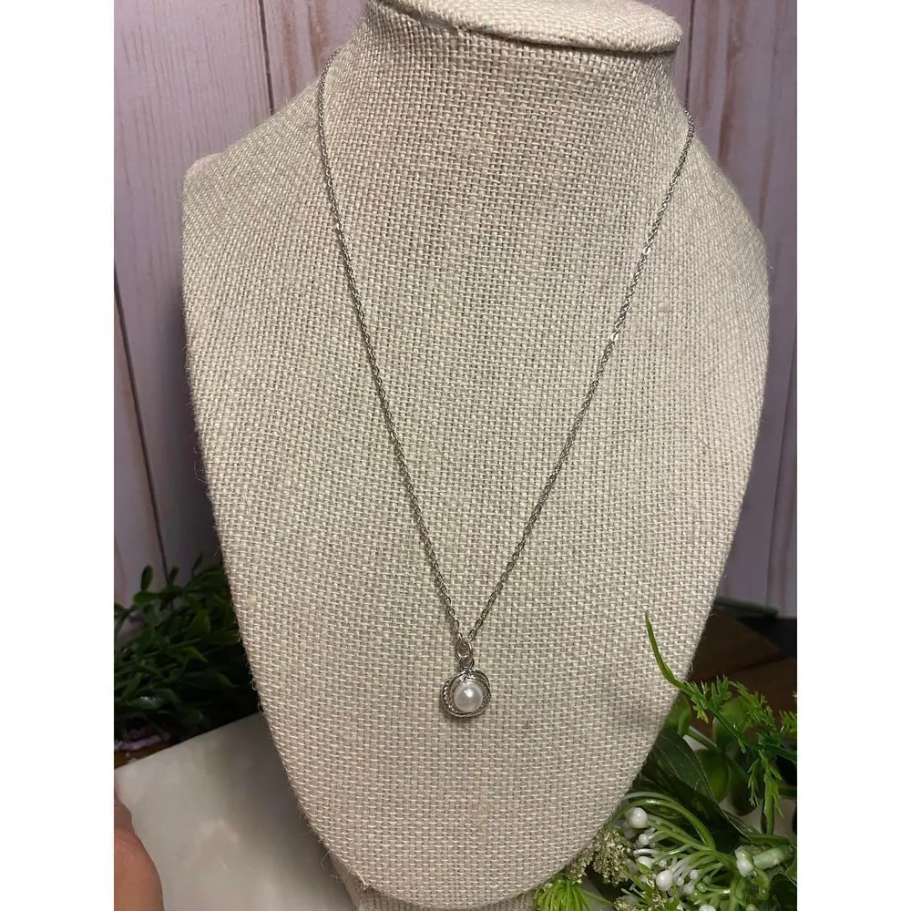 Claire’s silver necklace with circle braided pearl - Image 5
