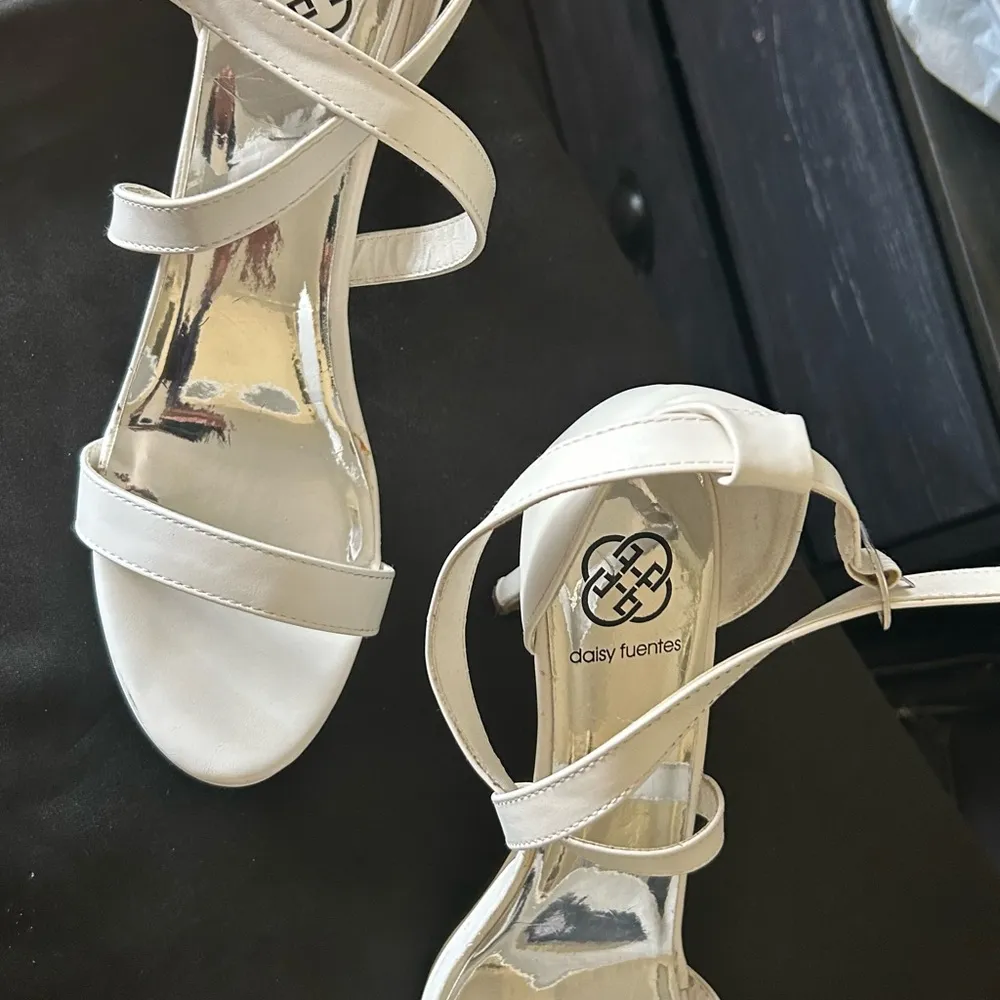 Heels Cream High Heel Strappy heels Daisy  Fuentes Size 11 M - Image 3