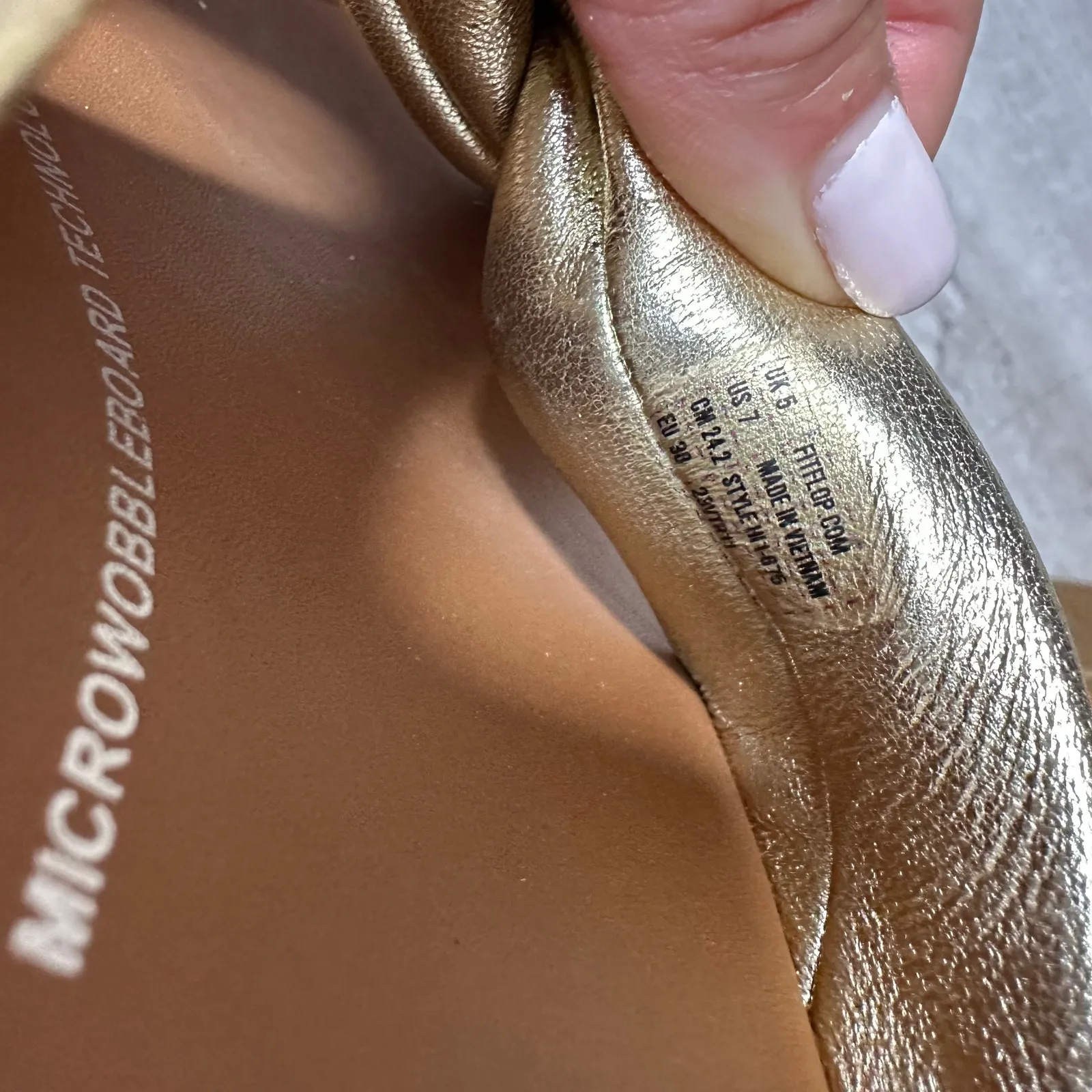 FitFlop F-MODE Metallic Leather-Twist Flatform Slides (Cork Wrap) in Gold Size 7 - Image 7