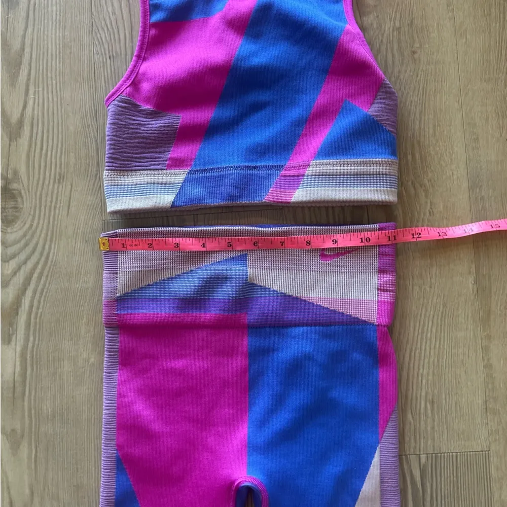 Nike Womens Icon Clash Set Bike Shorts and Top Sports Bra size small and medium - Image 4