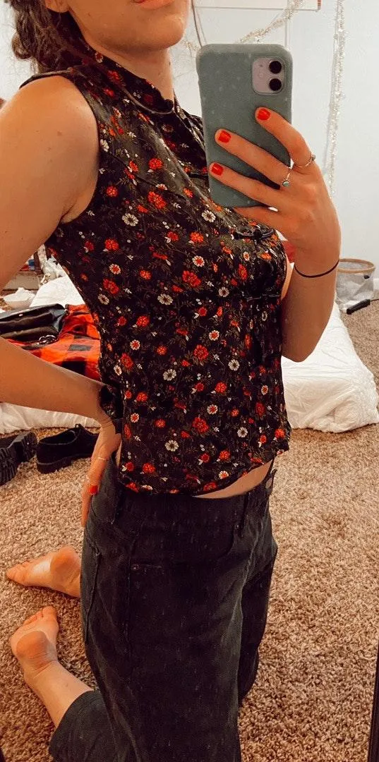 Black and red floral patterned Asian tank vest Size L - Image 2
