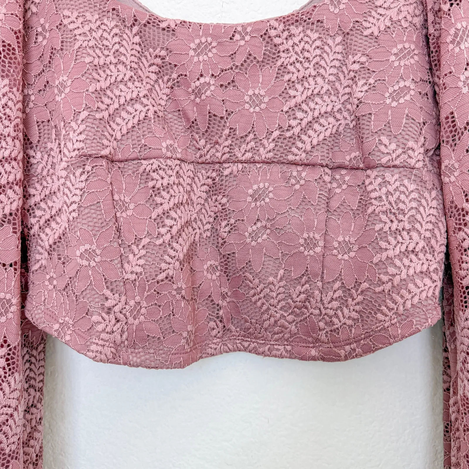 Altar'd State Womens Top Sz XL Pink Lace Long‎ Sleeve Milkmaid Coquette Romantic - Image 3