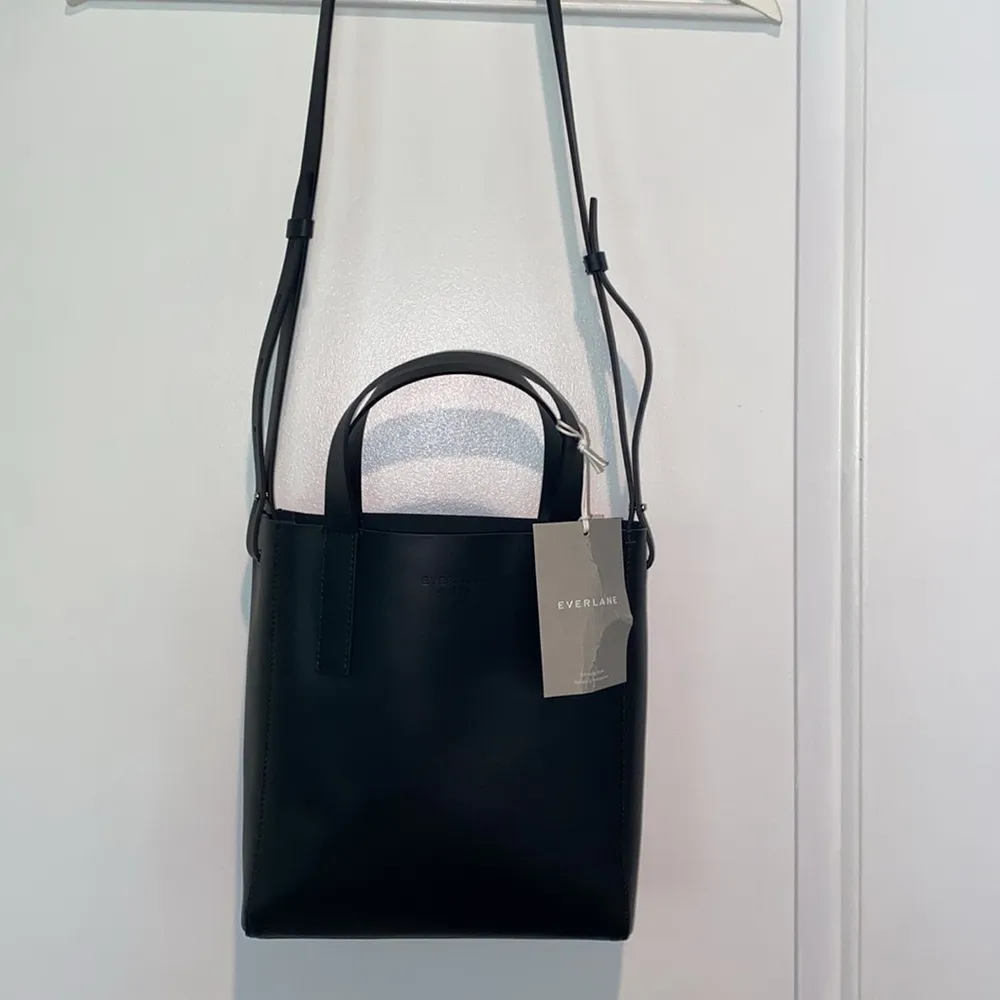 Everlane the Day tote mini tote leather crossbody bag in black new with tags - Image 8