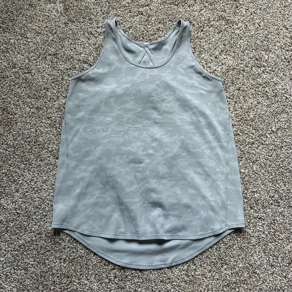 Essential pleated light gray camo print racerback tank top - Image 5