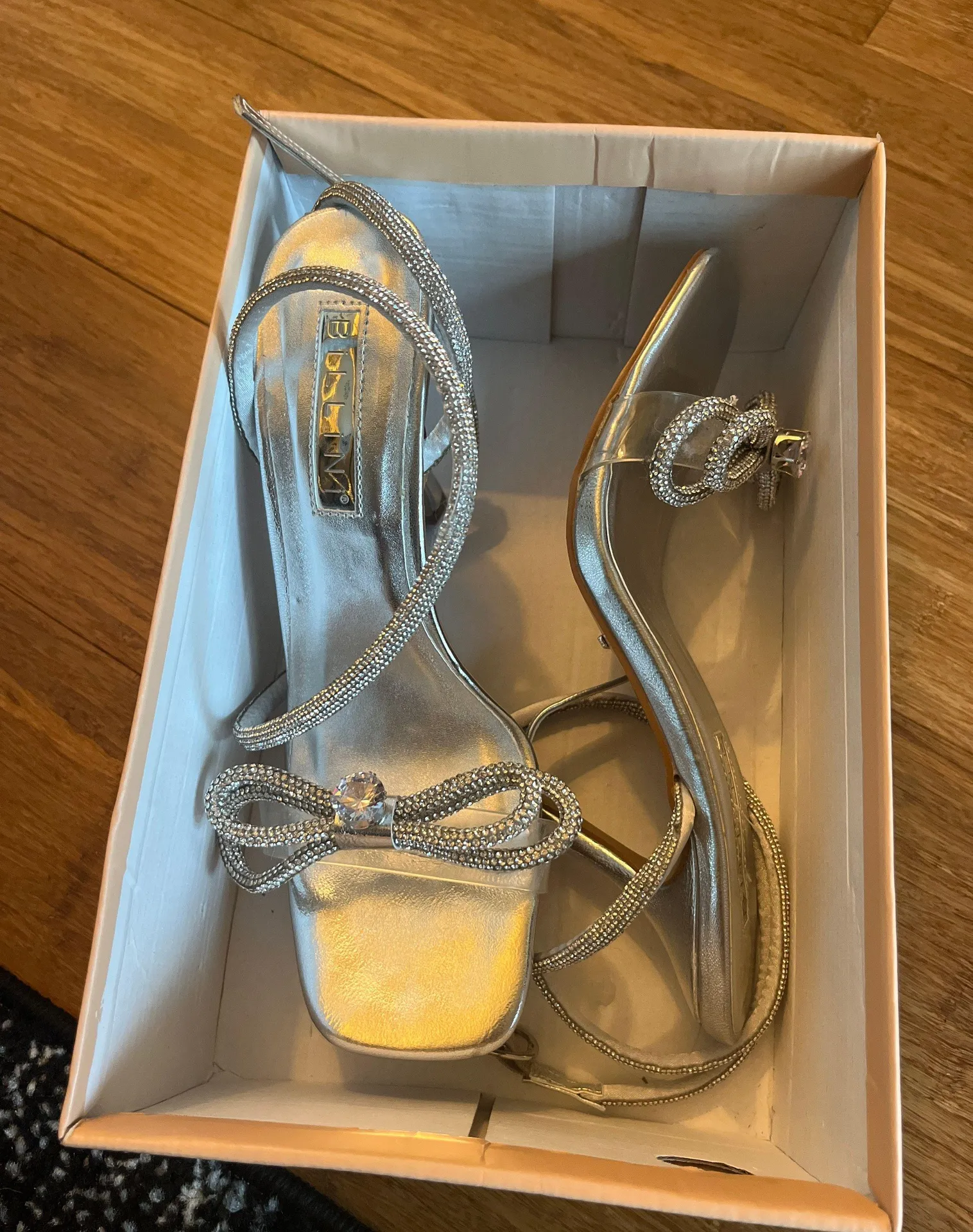 Billini Silver Heels Size 7 - Image 3