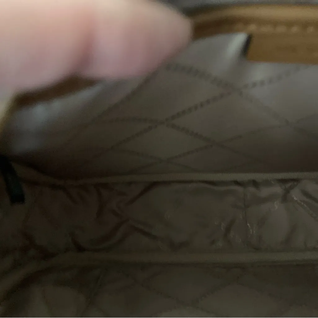 ***Michael Kors New Large Jet Set Vanilla Signature Logo East/West Crossbody - Image 7