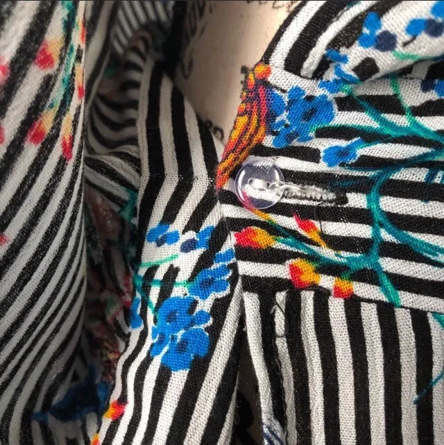 Revolve UO Black White Stripe Floral Hummingbird 3/4-Slv Tie-Front Wrap Top EUC S - Image 7