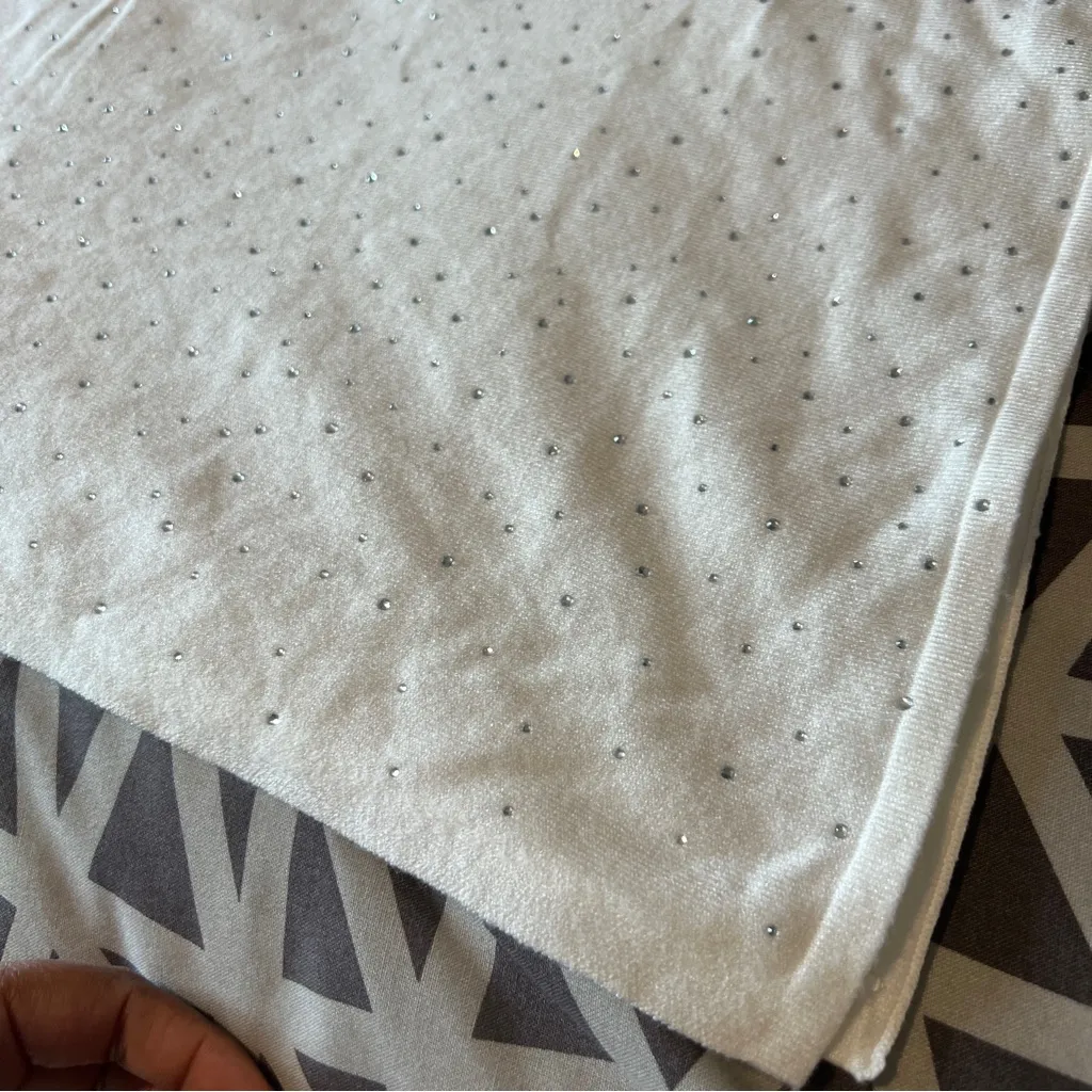 Rachel Zoe White Rhinestone Embellished‎ Poncho Soft Cozy Knit Topper One Size - Image 5