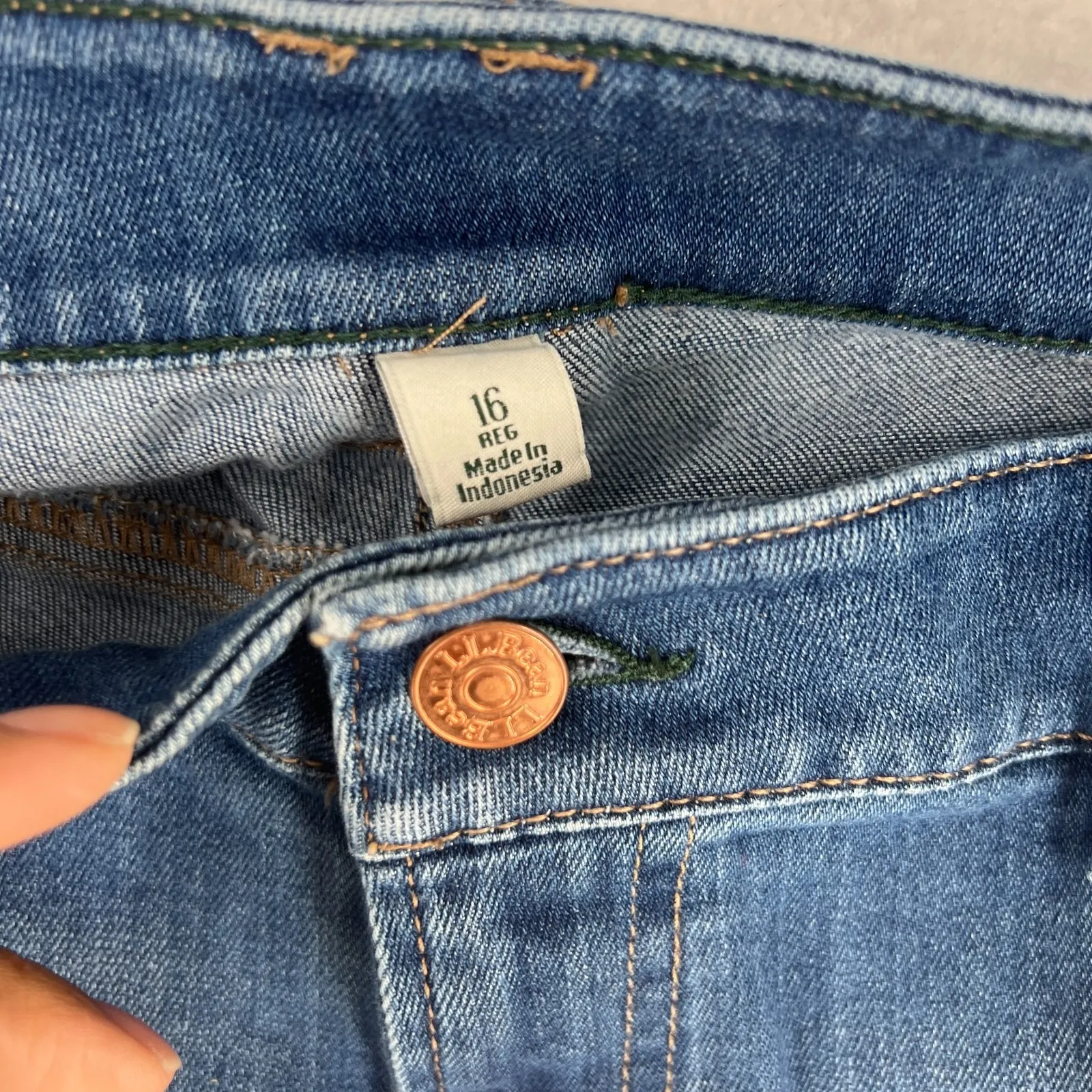 L.L. Bean BeanFlex Jeans Womens 16 Blue Denim Stretch Favorite Fit Straight Leg Size 16P - Image 3