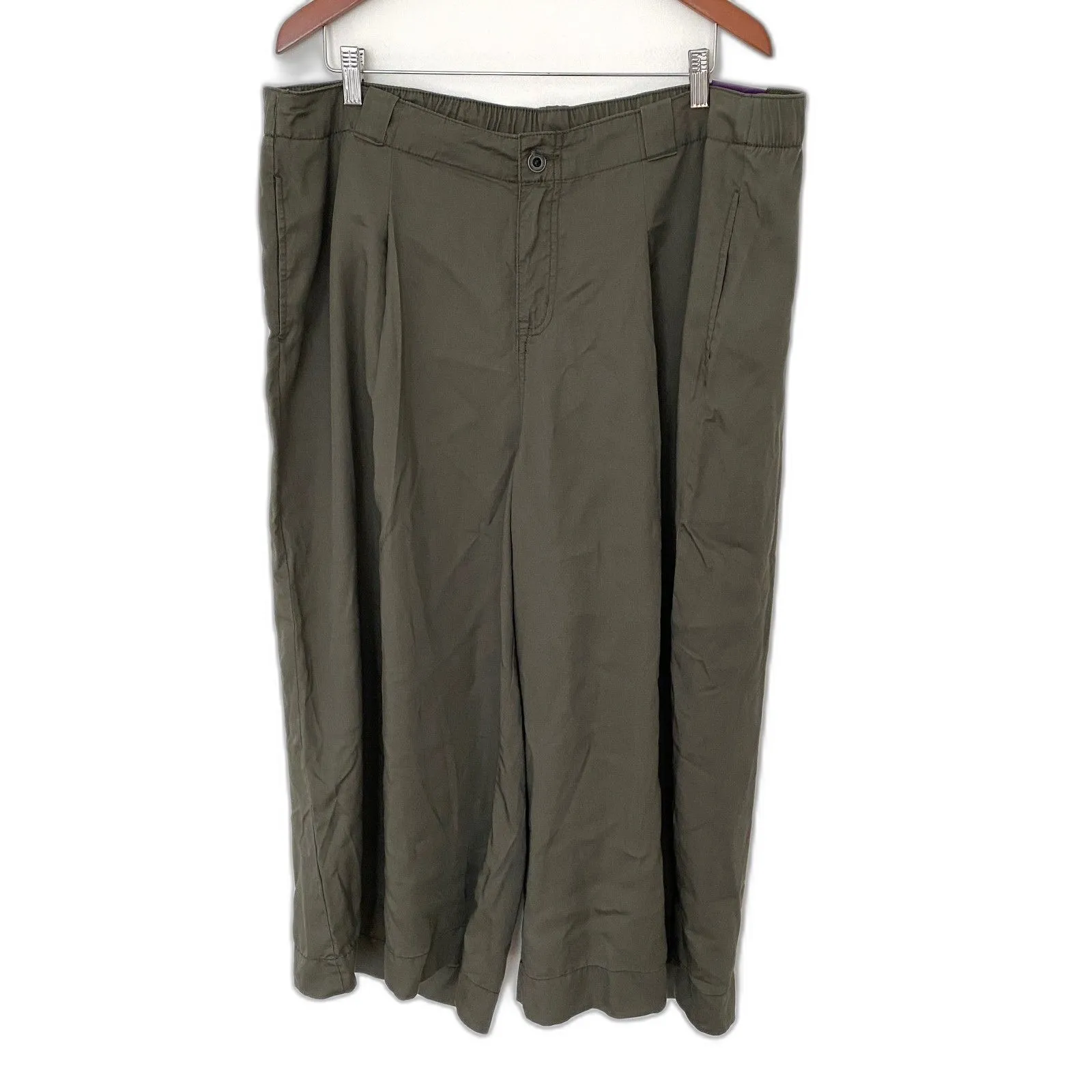 NWT Lane Bryant Olive Green Pleated Wide Leg Crop Pants Plus Size Stretch 18/20 - Image 2