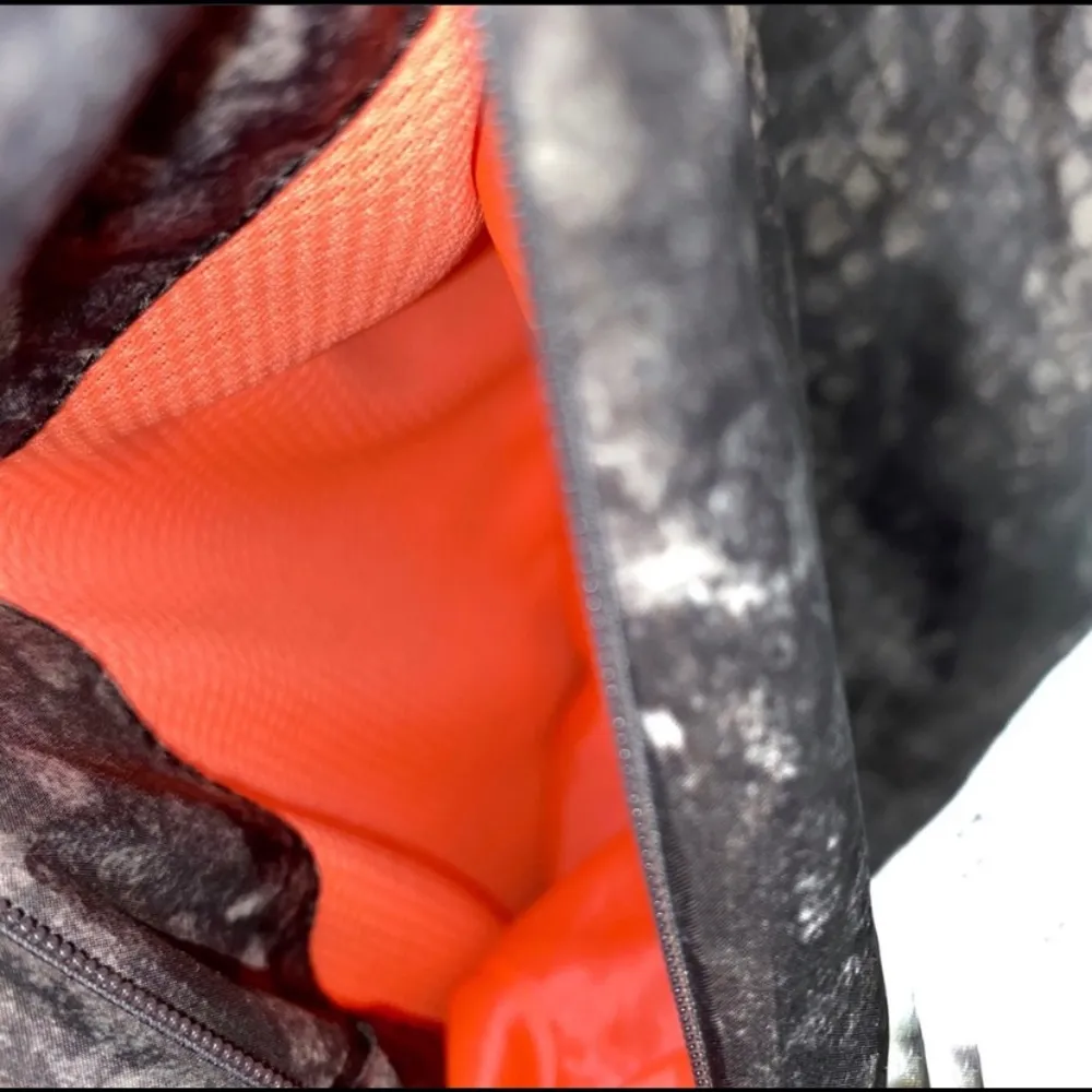 New Balance Windbreaker Snake Print Small - Image 4